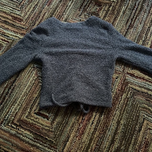 NWOT fuzzy long sleeve grey top never worn. size XS - Picture 2 of 4